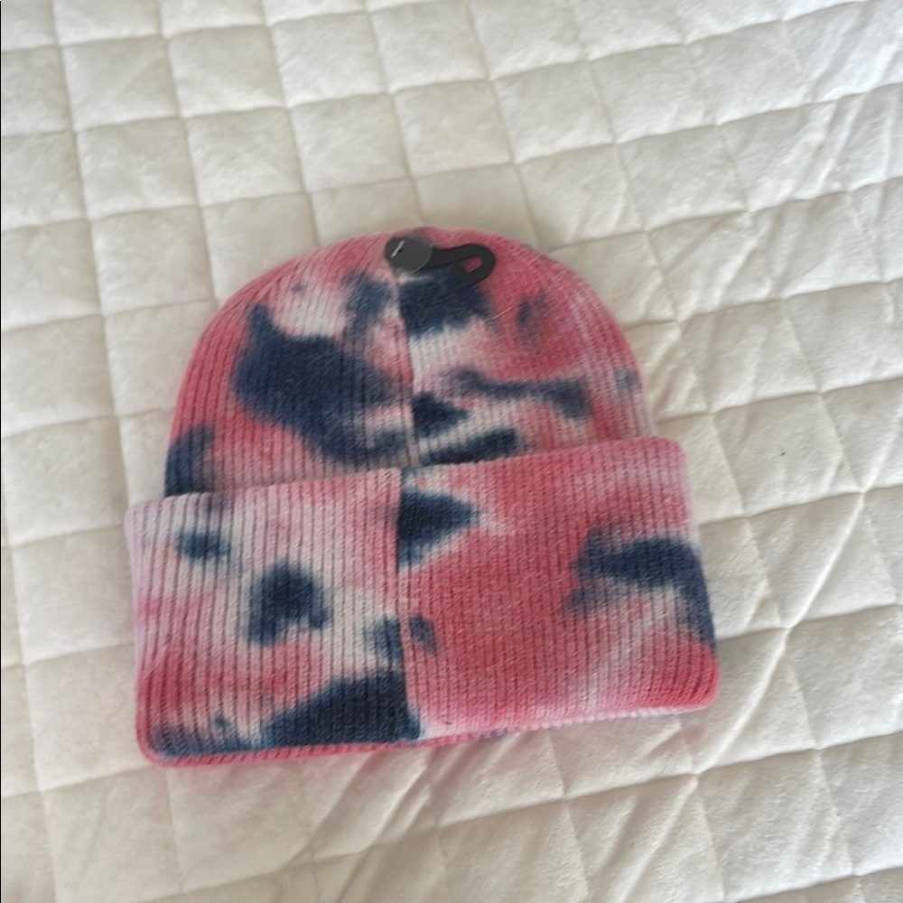 CC Tie-Dye Beanie Pink and Blue women’s hat warm stylish CC pink Beanie NWT - Picture 3 of 6